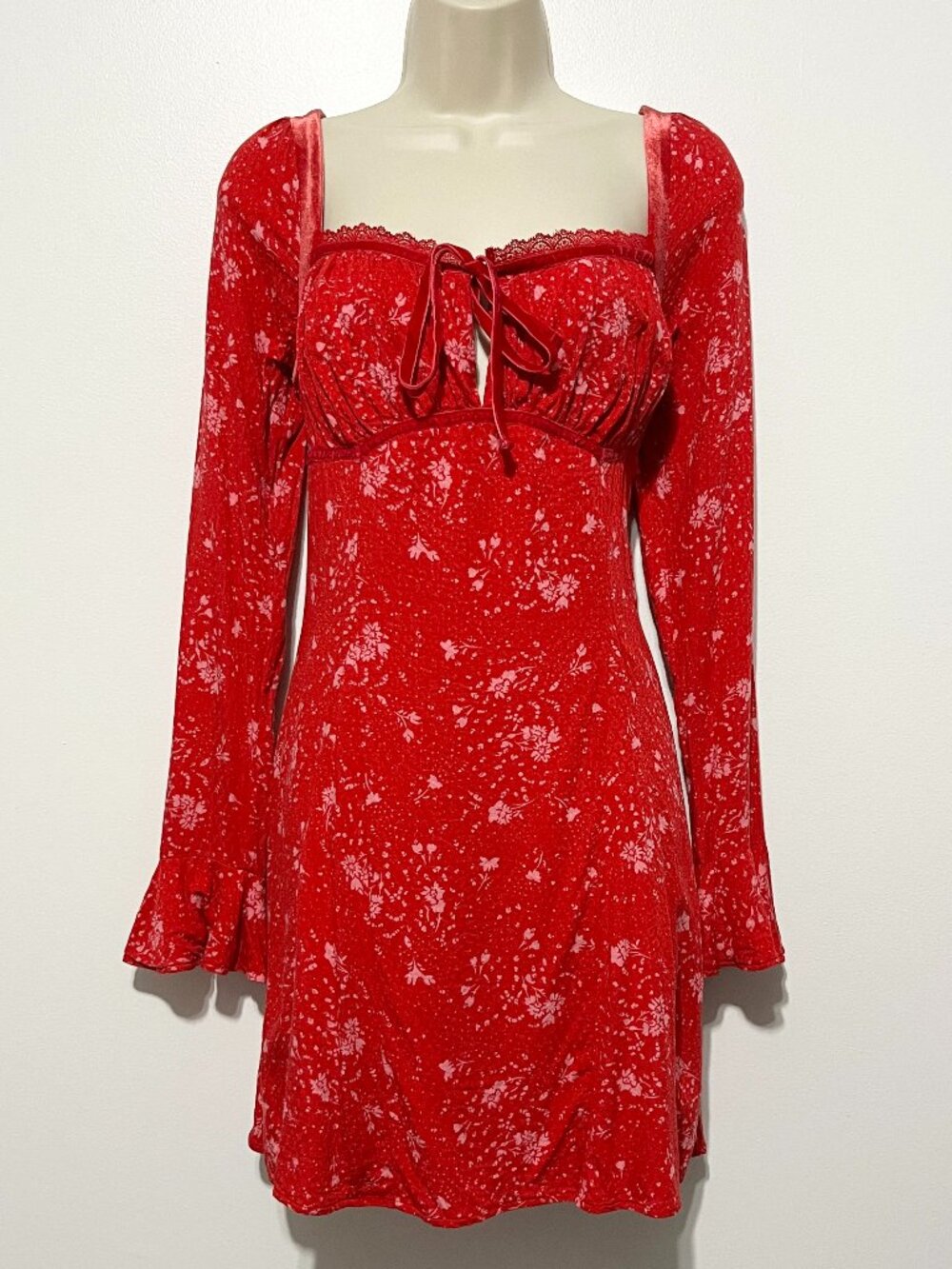 Free People Tess Mini Babydoll Dress M Red Floral Milkmaid Boho Tie Back Peasant